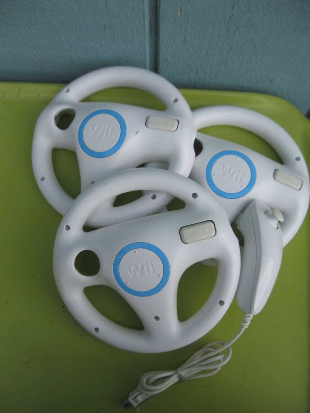 3 Nintendo Wii Wheels And 1 Nunchuck